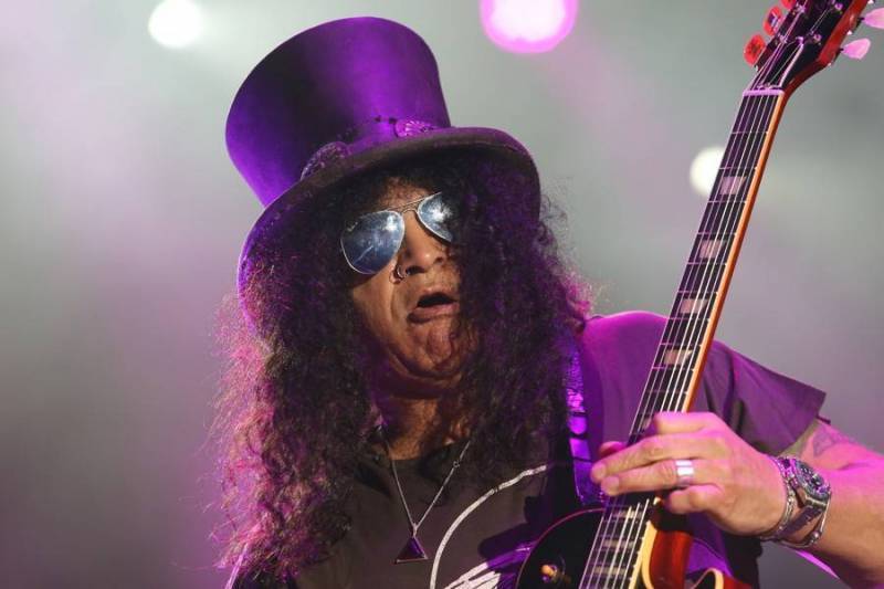 Slash oznámil na své narozeniny smrt nevlastní dcery, zřejmě spáchala sebevraždu