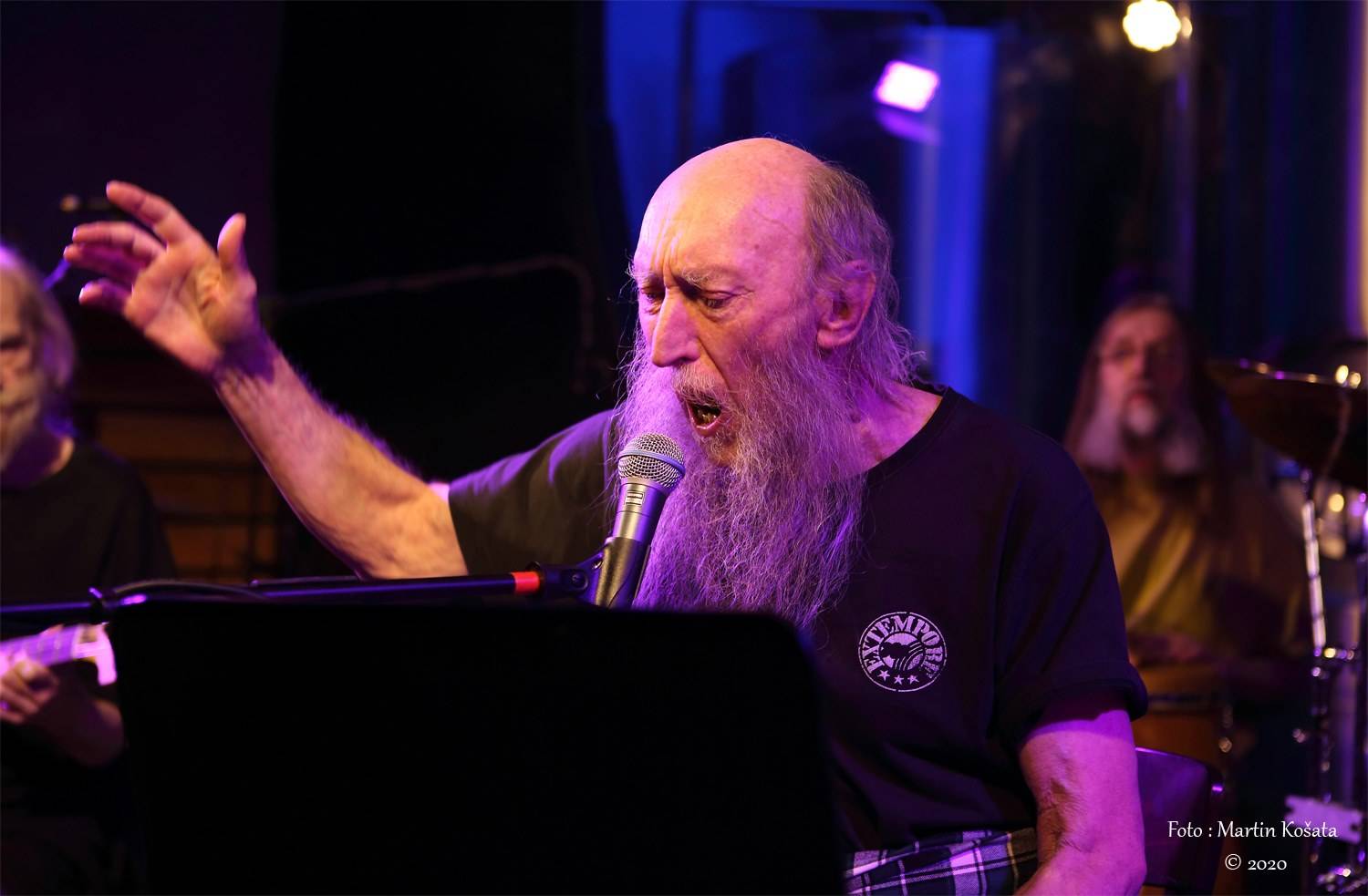 Zemřel zpěvák Jaroslav Jeroným Neduha. Před StB se skrýval v léčebně, následně emigroval do Vídně