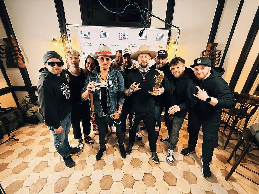 Žebřík číslo 33 opanovali Monkey Business, Marpo a Chinaski, speciální cenu převzal Kamil Střihavka