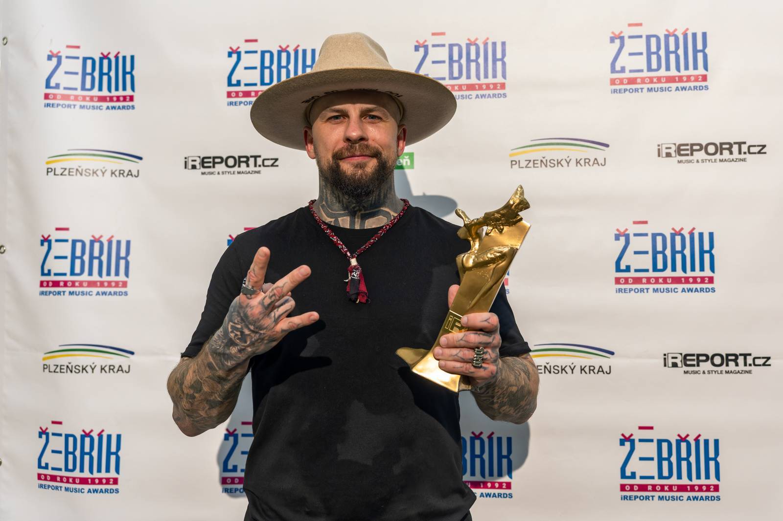 Žebřík číslo 33 opanovali Monkey Business, Marpo a Chinaski, speciální cenu převzal Kamil Střihavka