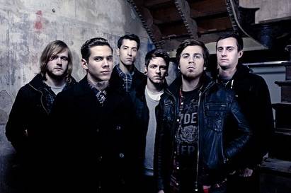 Zemřel bubeník The Devil Wears Prada. Byl na palubě letadla, které havarovalo v San Diegu