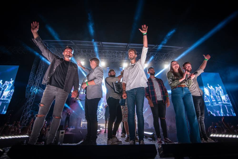 Karlovarský filmový festival láká i na hudební program. Na Mattoni Life Baru zazpívají Ben Cristovao, Chinaski i Ewa Farna