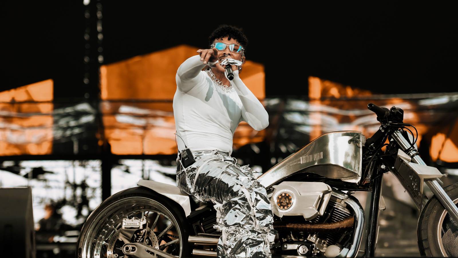 Karlovarský filmový festival láká i na hudební program. Na Mattoni Life Baru zazpívají Ben Cristovao, Chinaski i Ewa Farna