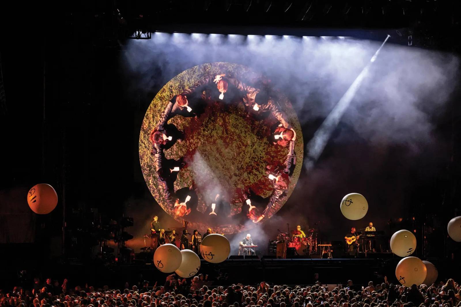 David Gilmour rozezní kina po celém světě. Záznam z Circus Maximus nabízí jeho sólovou tvorbu i hity Pink Floyd