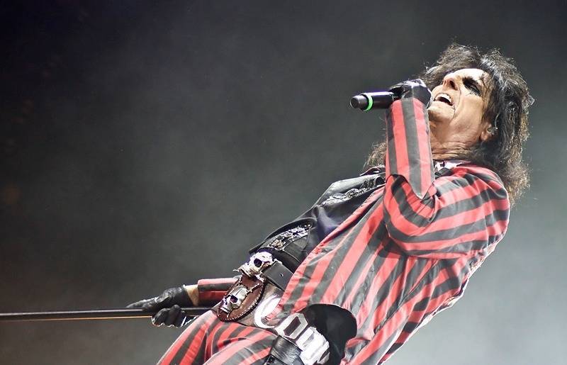 Alice Cooper míří do Česka. Ikona horror rocku vystoupí v Plzni