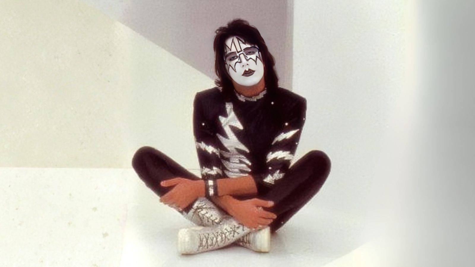Ace Frehley zemřel. Kytarista Kiss podlehl následkům pádu ve studiu