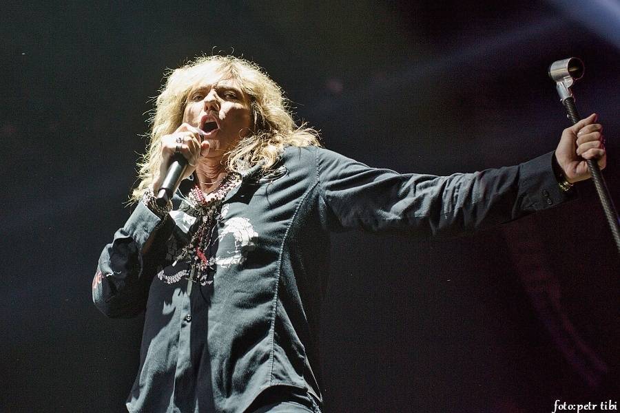 Je čas pověsit upnuté džíny na hřebík. David Coverdale oznámil konec kariéry