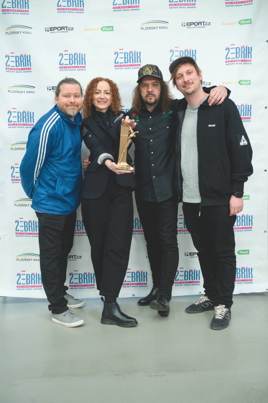 Žebřík #34: Skupinou roku je Mňága a Žďorp, objevem Doctor Victor a speciální cenu převzal Roman Holý