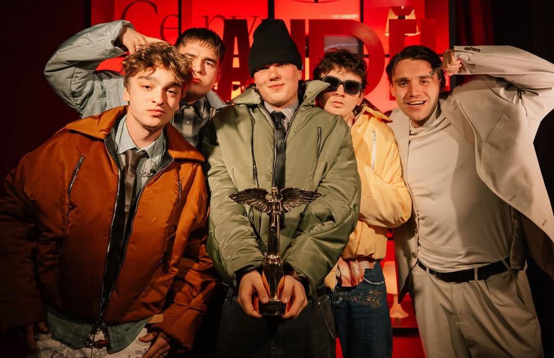 Ceny Anděl 2025: Albem roku je Ostraka Michala Prokopa a Framus Five, skupinou roku Mňága a Žďorp. Do Síně slávy vstoupila Lenka Filipová