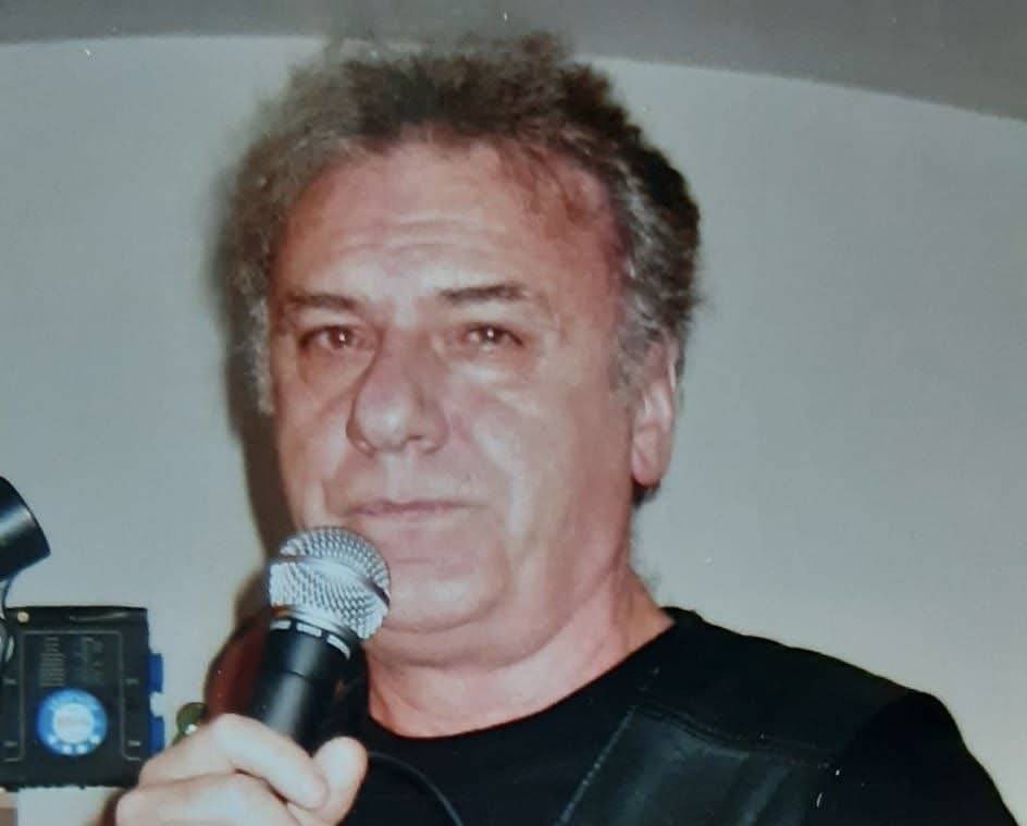 Zemřel průkopník českého rock’n’rollu Jiří „Bíbr“ Šimák. Zpíval i s AC/DC