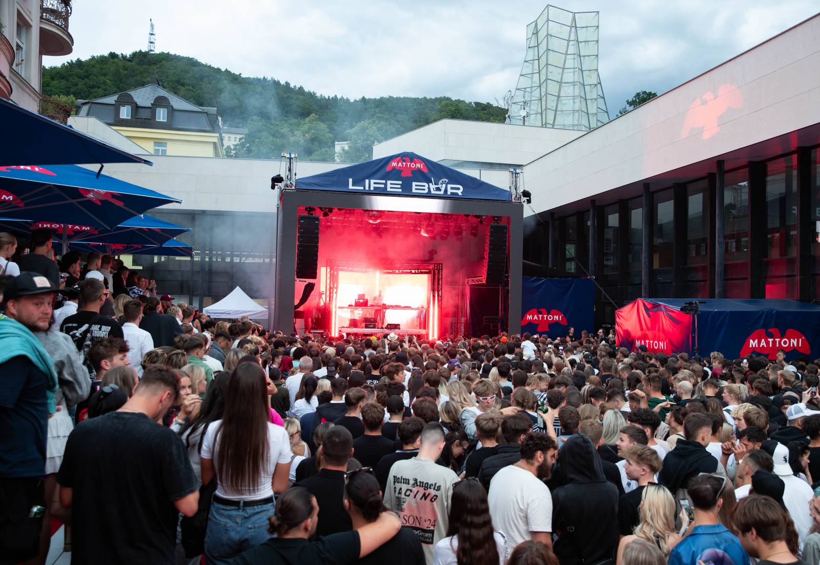 Mattoni Life Bar chystá na KVIFF opět bohatý program. Vystoupí David Koller, Chinaski, Monkey Business i Sofian Medjmedj