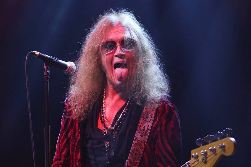 Glenn Hughes ukončuje koncertní kariéru. Zdravotní problémy mu nedovolí dále vystupovat