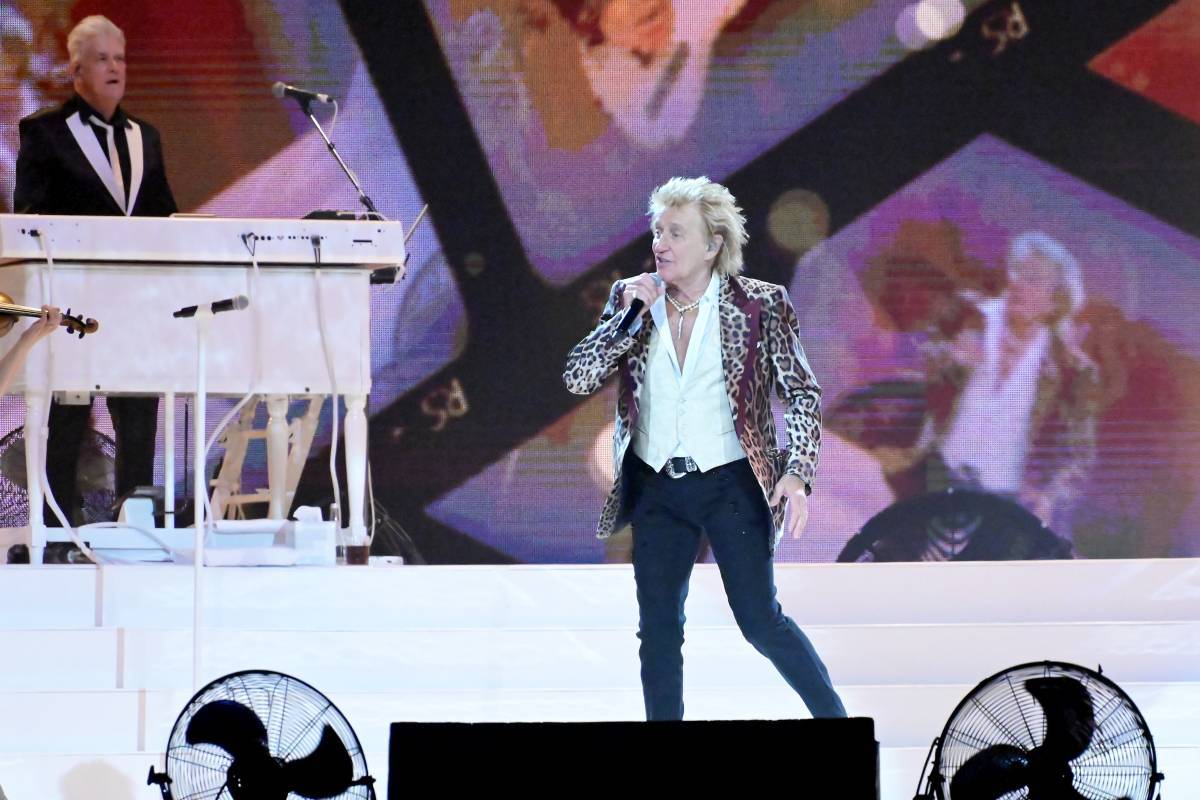 Rod Stewart zrušil část turné v USA, podstoupil operaci srdce