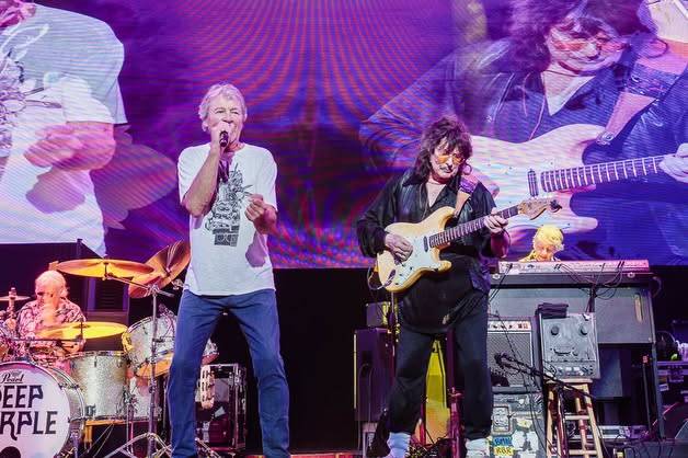 Po 33 letech znovu spolu. Ritchie Blackmore se připojil k Deep Purple, zahrál si s nimi hit Smoke on the Water