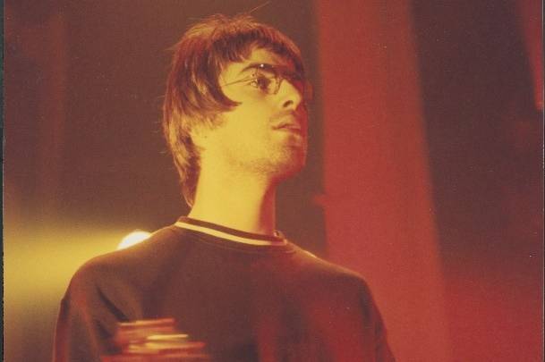 RETRO 90s | Jak jsme v roce 1994 hodnotili Definitely Maybe od Oasis? Typická anglická kytarovka s jedním ALE