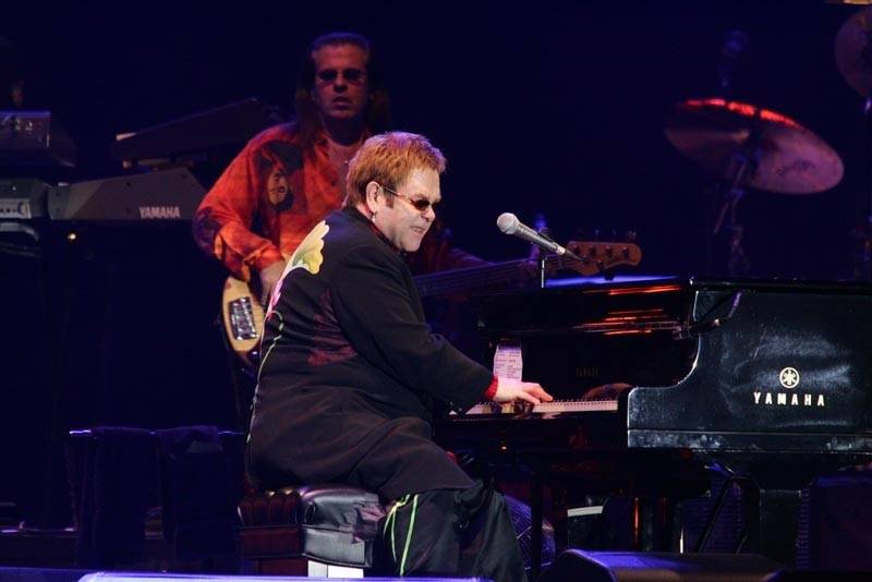 Elton John bojuje za práva homosexuálů v Rusku, volal mu Vladimir Putin
