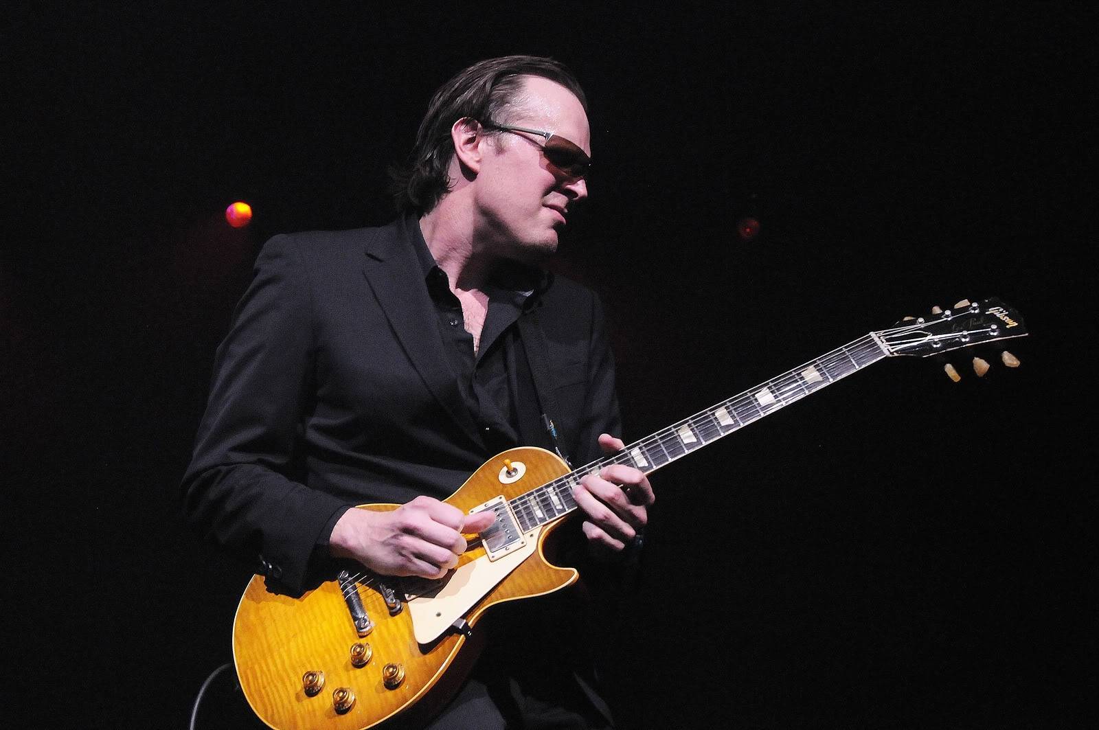 LIVE: Joe Bonamassa je kytarovým králem blues zaslouženě