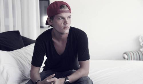 RECENZE: Avicii hraje s posluchačem pořád tu samou hru