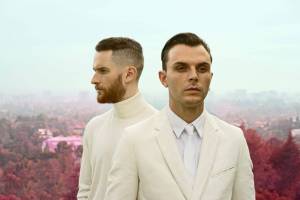 RECENZE: Hurts našli světlo na konci tunelu