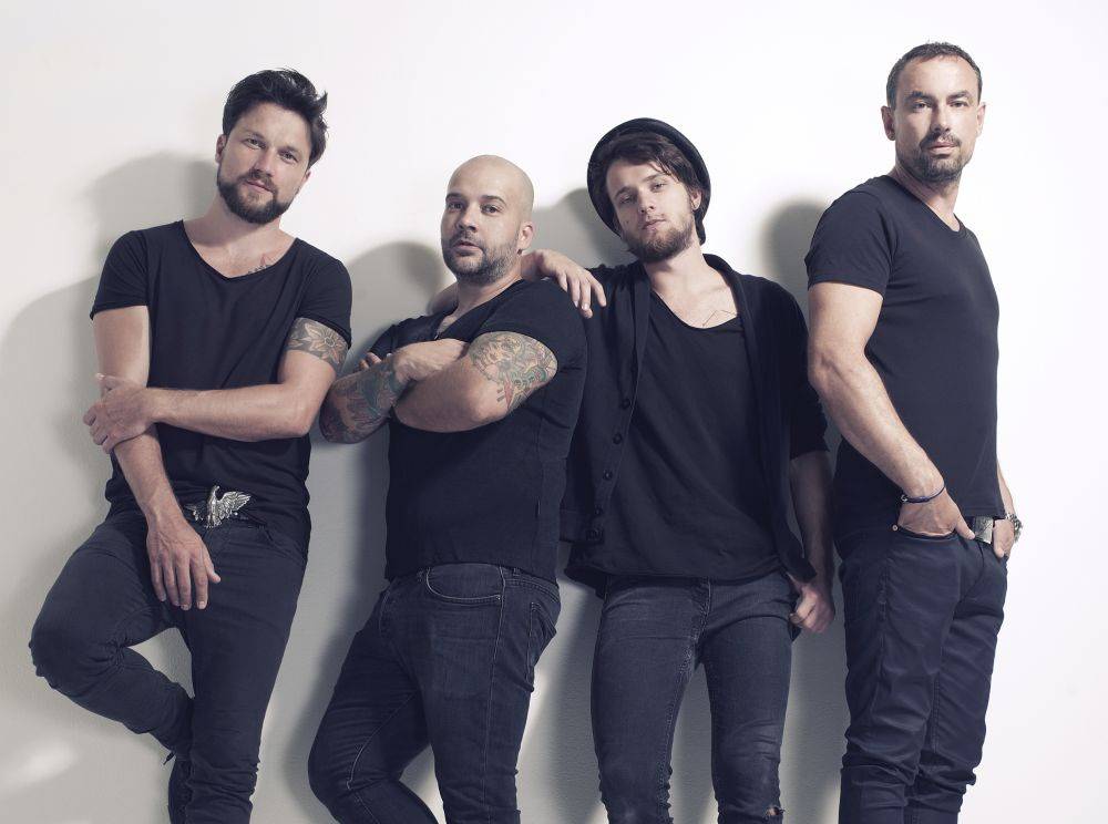 RECENZE: Král je mrtev! Noví Support Lesbiens zpívají anglicky i česky, a hlavně svěže