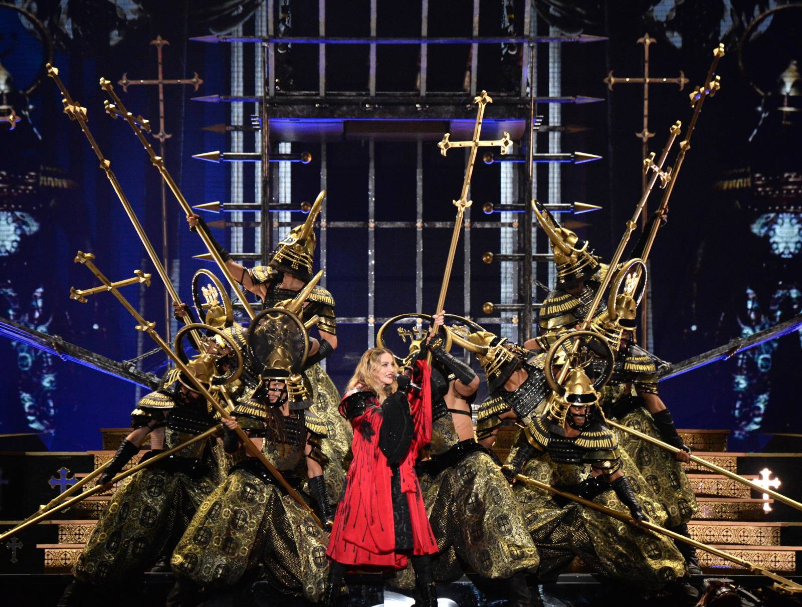 LIVE: Madonna si v Praze dobrou show kazila profesorským chladem 