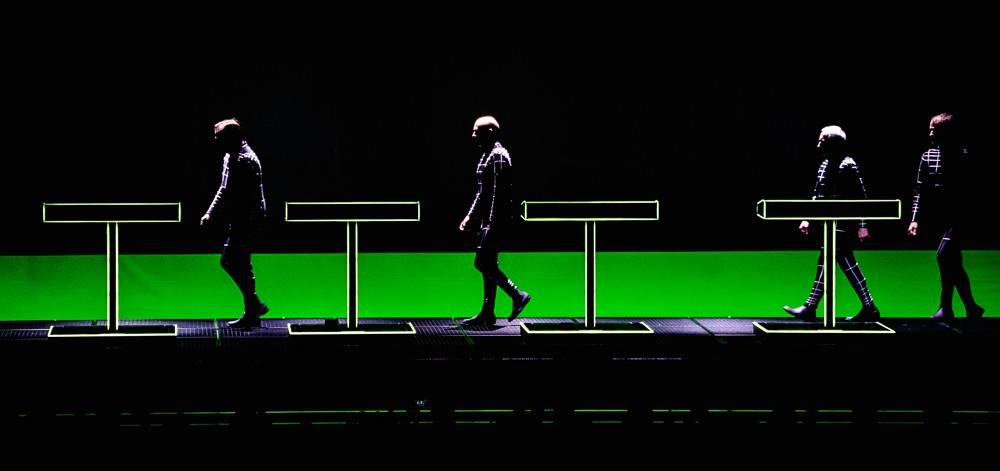 LIVE: Hard disky se nezasekly, Kraftwerk předvedli dokonalou 3D show