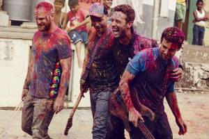 RECENZE: Rozjasnění Coldplay se snaží hlavně neurazit