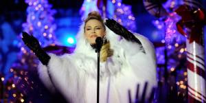 RECENZE: Vánoce podle Kylie Minogue: Santa Claus, láska, rolničky a hou hou hou