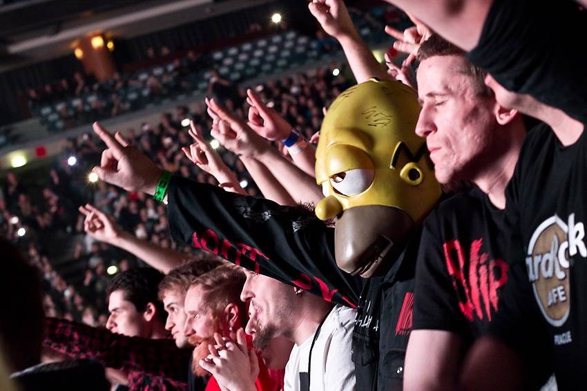 LIVE: Metalové božstvo ze Slipknot rozpoutalo v Praze šílenství