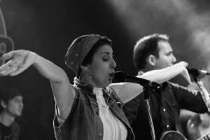 LIVE: Gentle Irony předvedli brněnskému Metru svou hudební i divadelní stránku