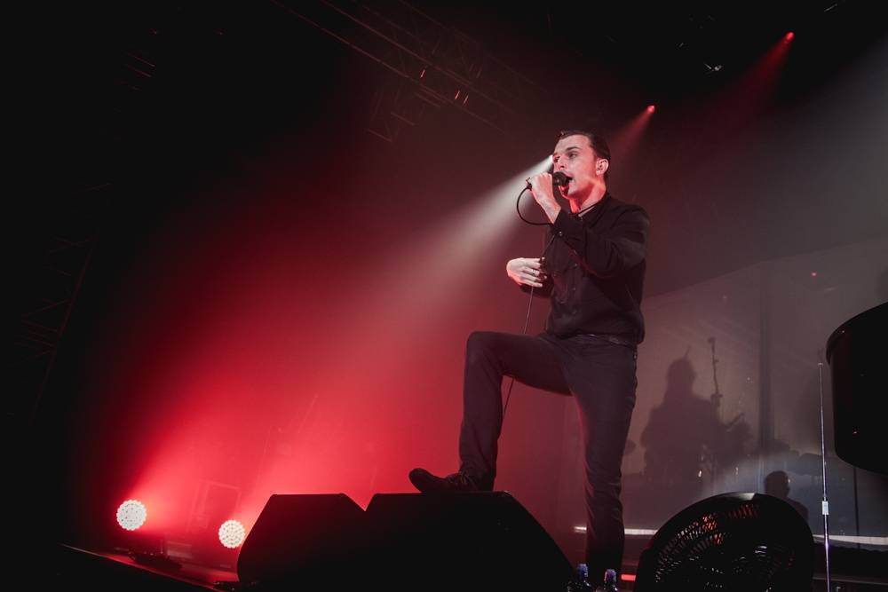 LIVE: Hurts Prahu tentokrát překvapili jenom svaly