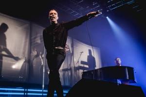 LIVE: Hurts Prahu tentokrát překvapili jenom svaly
