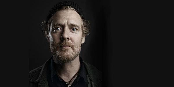 RECENZE: Glen Hansard napsal soundtrack pro všechny tuláky. Folku přidává novou uměleckou hodnotu