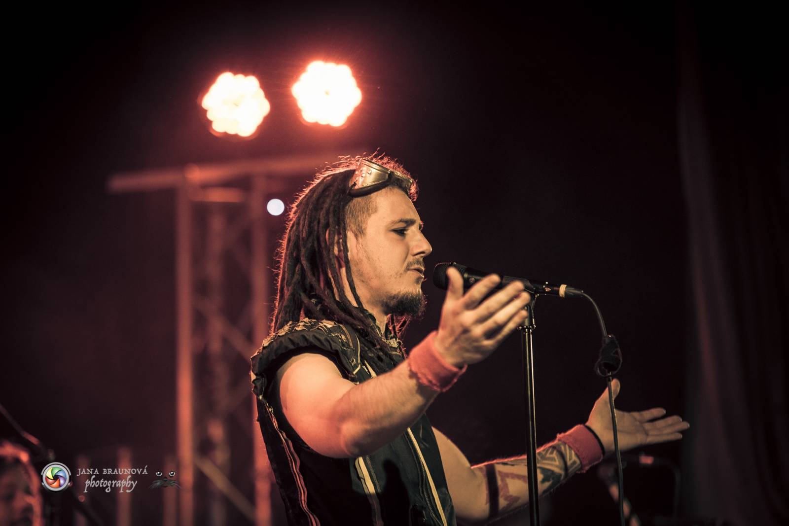 LIVE: Arakain a Dymytry v Plzni hráli nové desky a Šeříkovka se chvěla v základech. Aby ne! Bylo vyprodáno