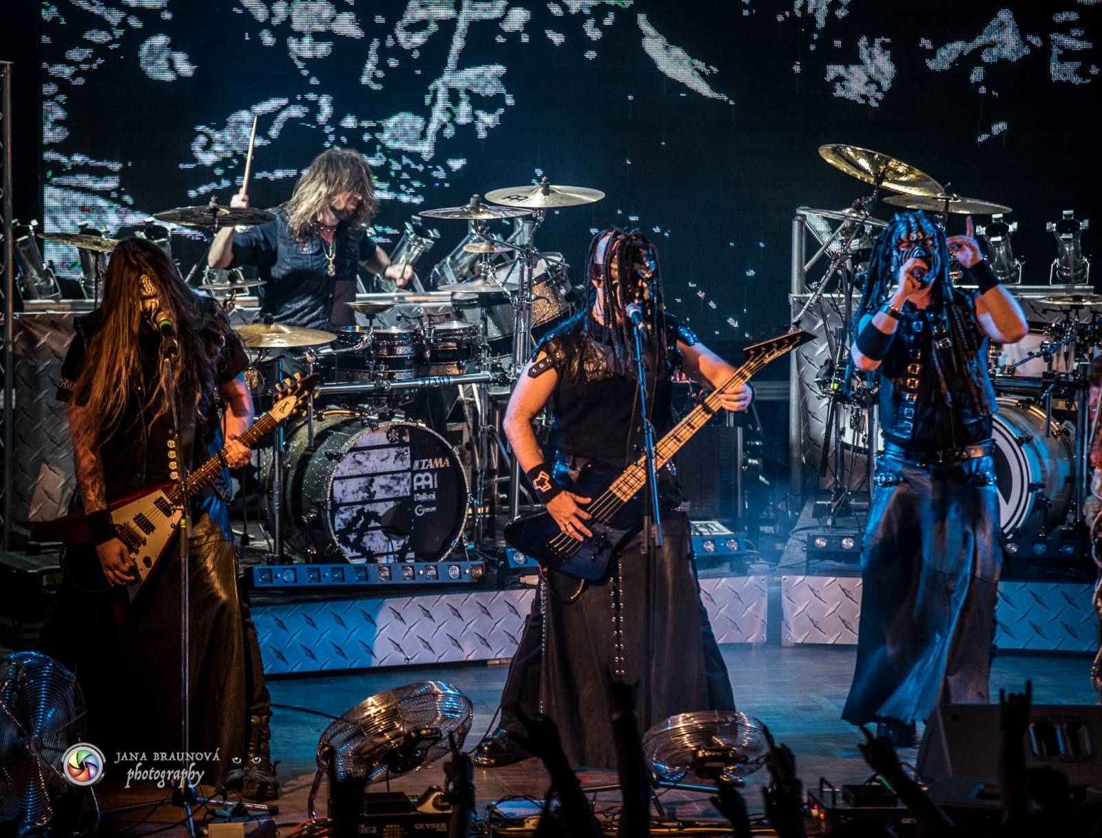 LIVE: Arakain a Dymytry v Plzni hráli nové desky a Šeříkovka se chvěla v základech. Aby ne! Bylo vyprodáno