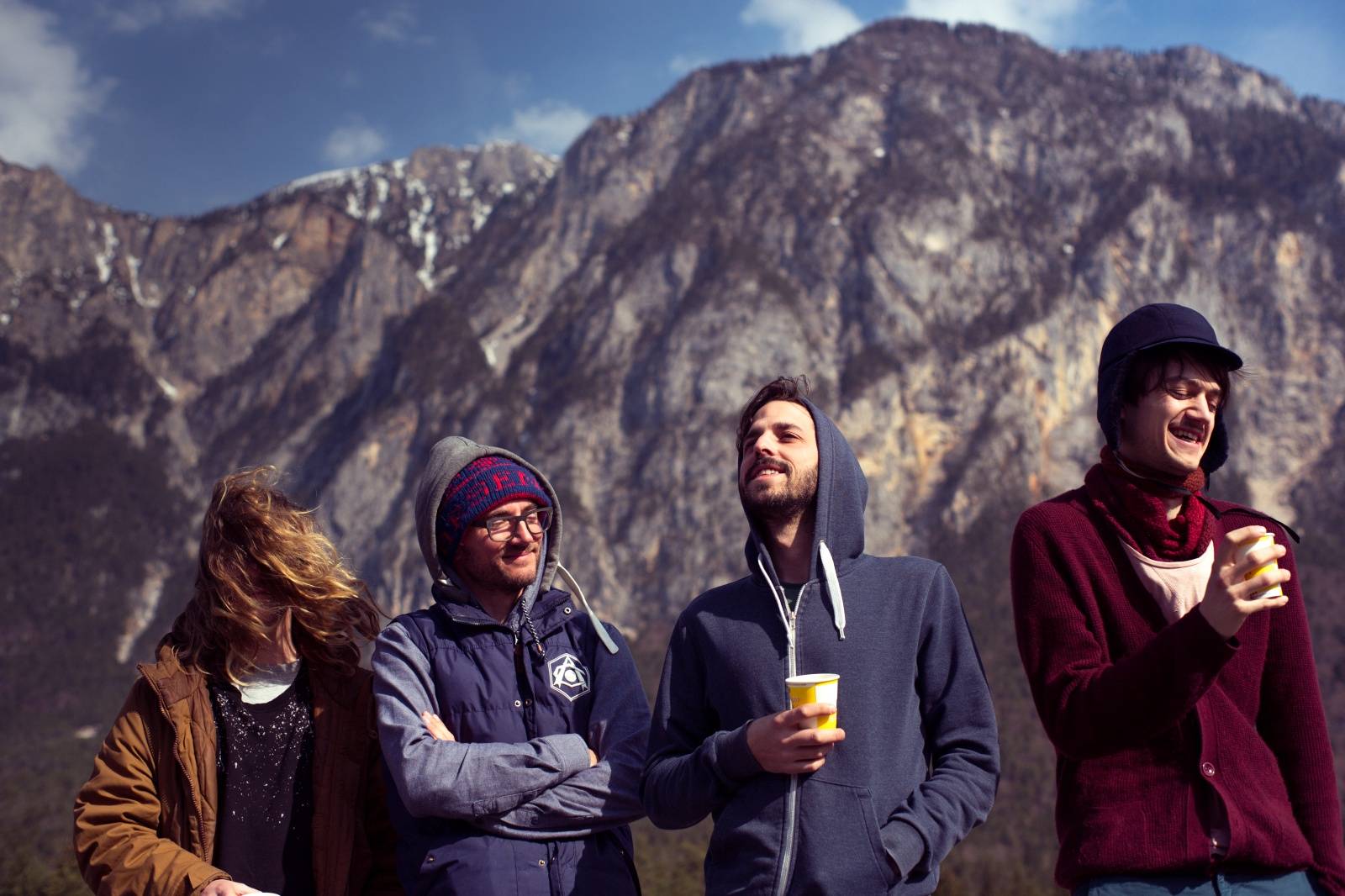 LIVE: V tundrách ukrytí Hey Elbow a na prosluněných kopcích jezdící Pablo Nouvelle