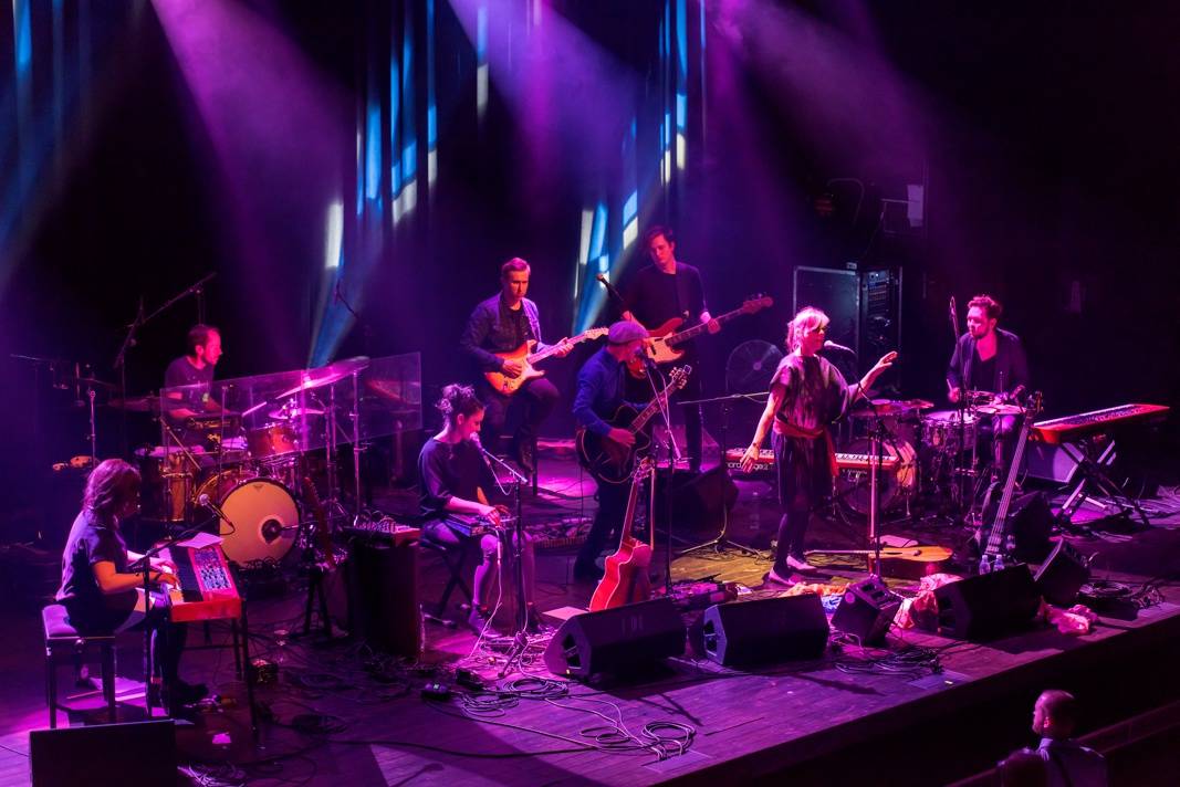 LIVE: Lenka Dusilová oslavila život (Ba)romanticky s Longital