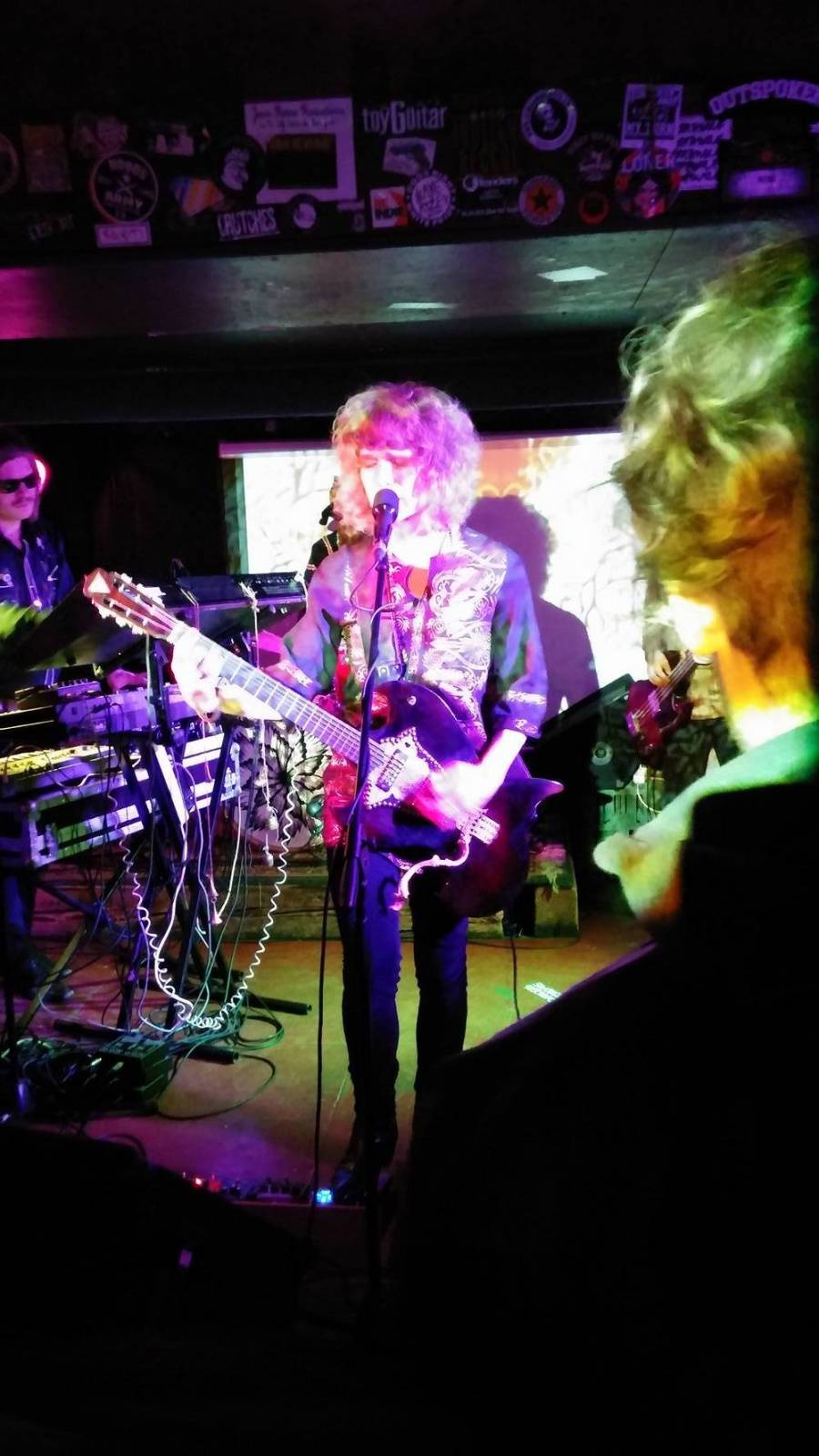 LIVE: Death Hawks a Madhouse Express: Kus umění na strahovské Sedmičce