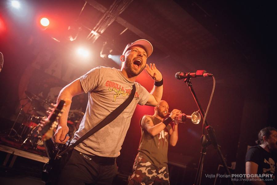 LIVE: Jarní Mighty Sounds: tvrdá muzika ovládla MeetFactory, hráli Acidez, Just War i Vladimir 518