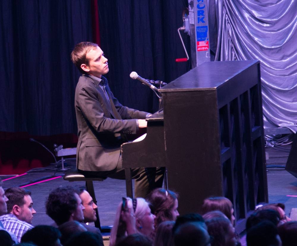 LIVE: Step, kostýmy a show - do Prahy se vrátil Scott Bradlee’s Postmodern Jukebox