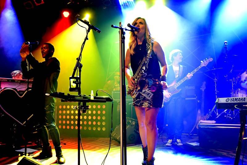 LIVE: Díky Candy Dulfer a Chanci Howardovi i Praha uctila památku Prince