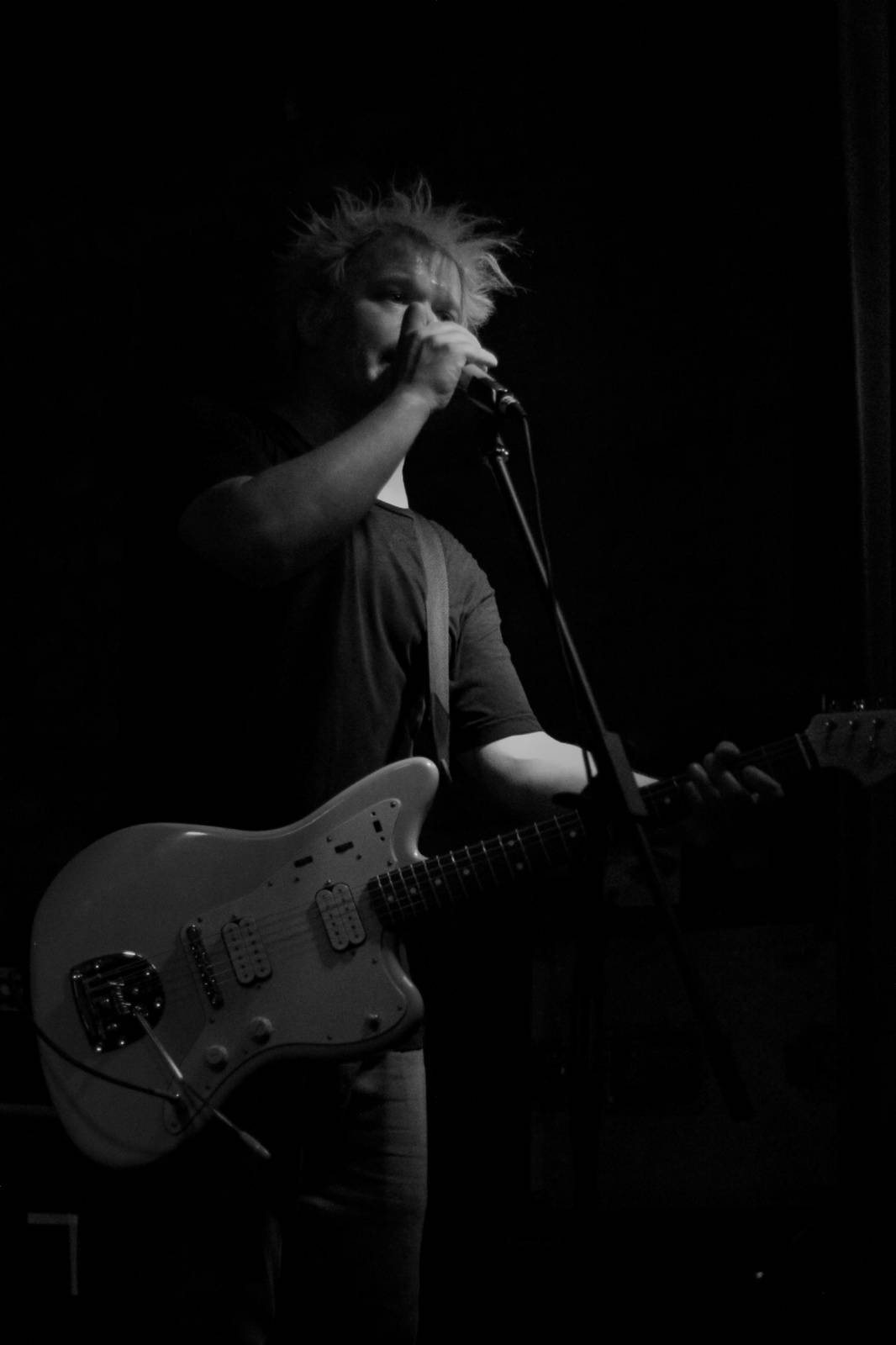 LIVE: Post-punková rozlučka s Basementem za asistence Protomartyr