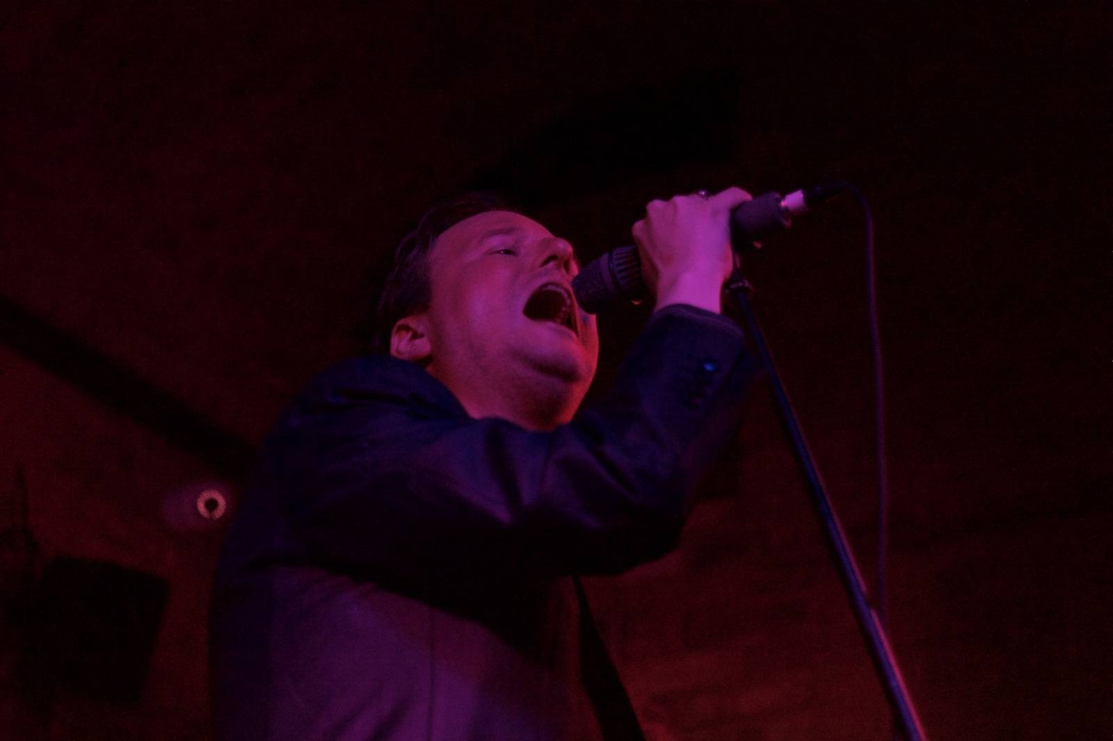 LIVE: Post-punková rozlučka s Basementem za asistence Protomartyr