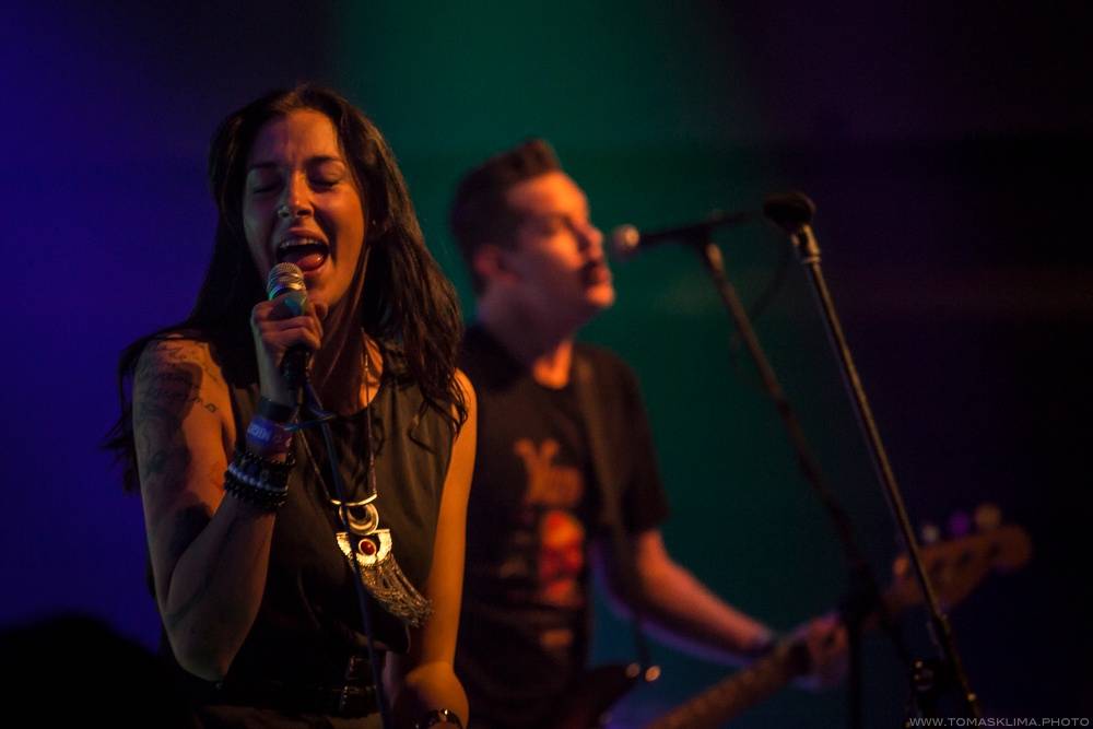 LIVE: Prague Conspiracy na křtu desky sršeli energií, Imodium vzdali hold zesnulým legendám