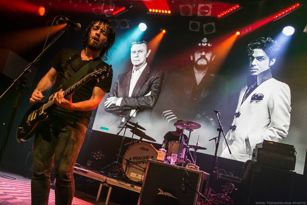 LIVE: Prague Conspiracy na křtu desky sršeli energií, Imodium vzdali hold zesnulým legendám