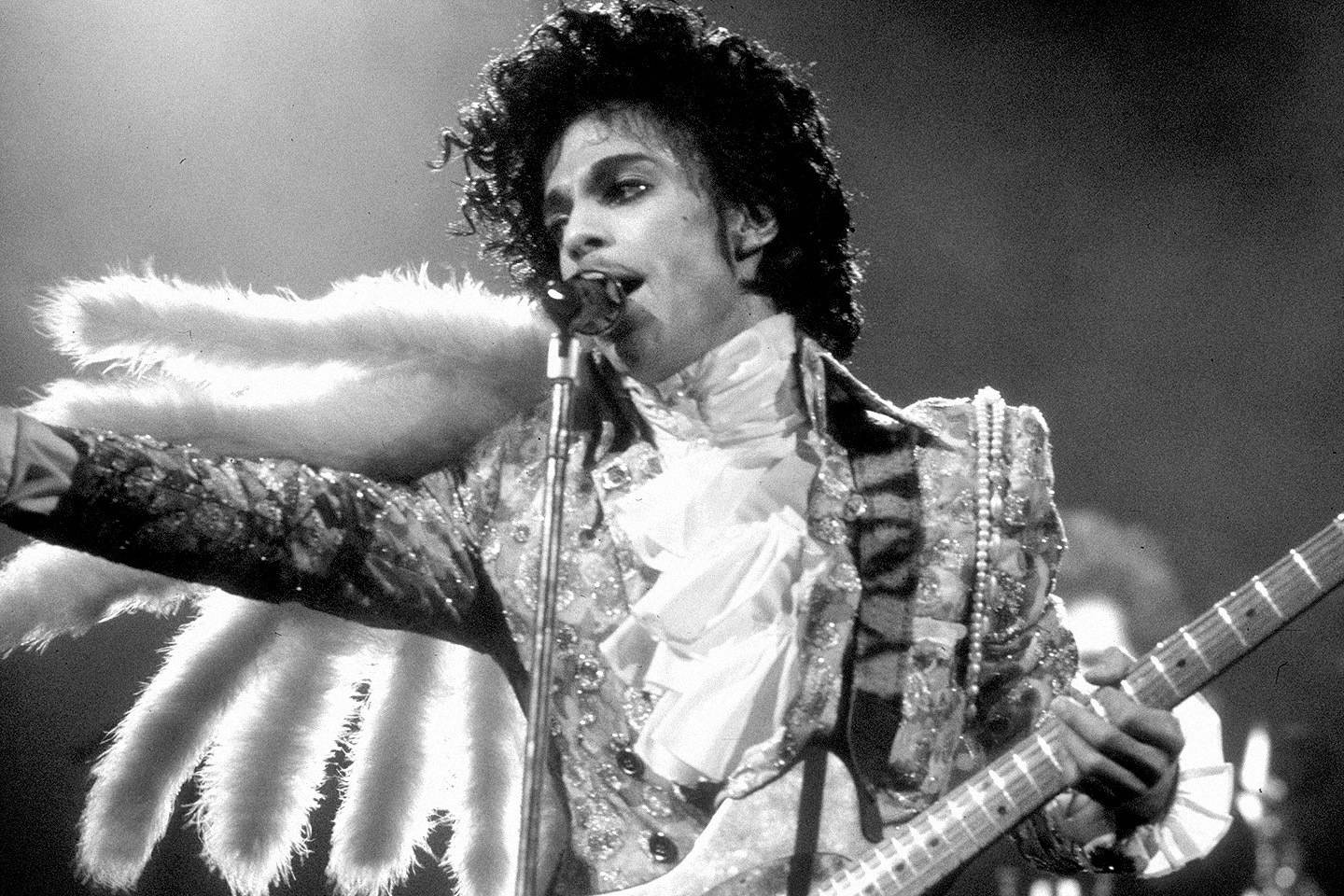 RETRO: Prince předvedl v New Yorku v roce 1998 Jam Of The Year. Byli u toho Roman Holý a Zdeněk Suchý