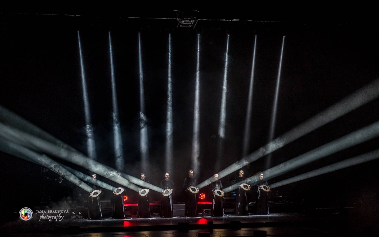 Gregorian s Amelií Brightman přivezli do Prahy světové hity, světelnou show i oheň