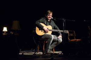 LIVE: Michal Hrůza ve Švandově divadle trpělivě odpovídal na dotazy diváků