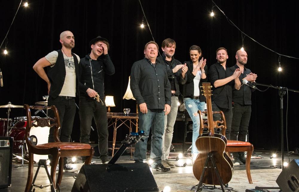 LIVE: Michal Hrůza ve Švandově divadle trpělivě odpovídal na dotazy diváků