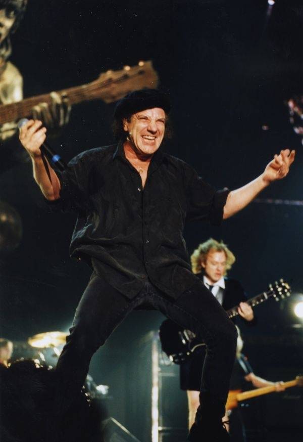 RETRO: AC/DC na Strahově: Muzika čněla nad show, předkapelou byli Rammstein